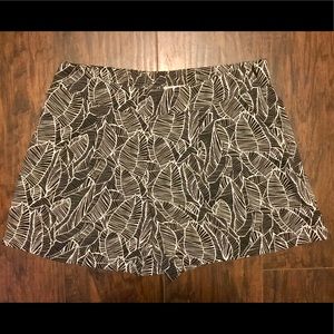 Black and white, palm print SHORTS